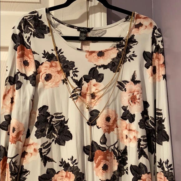 NWOT Floral Dress ❗️ - Picture 2 of 6